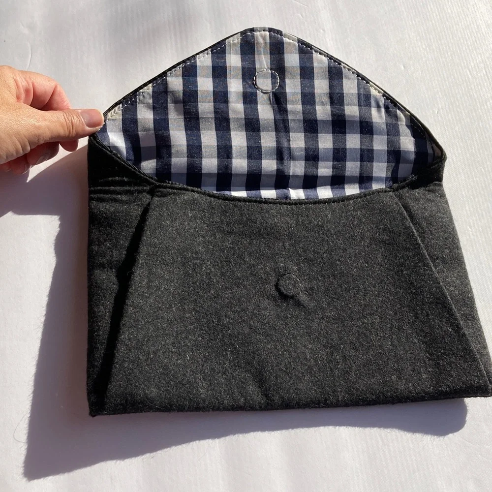 VINEYARD VINES Wool Charcoal Clutch Magnetic Closure Bag 6 x 10 inches NEW